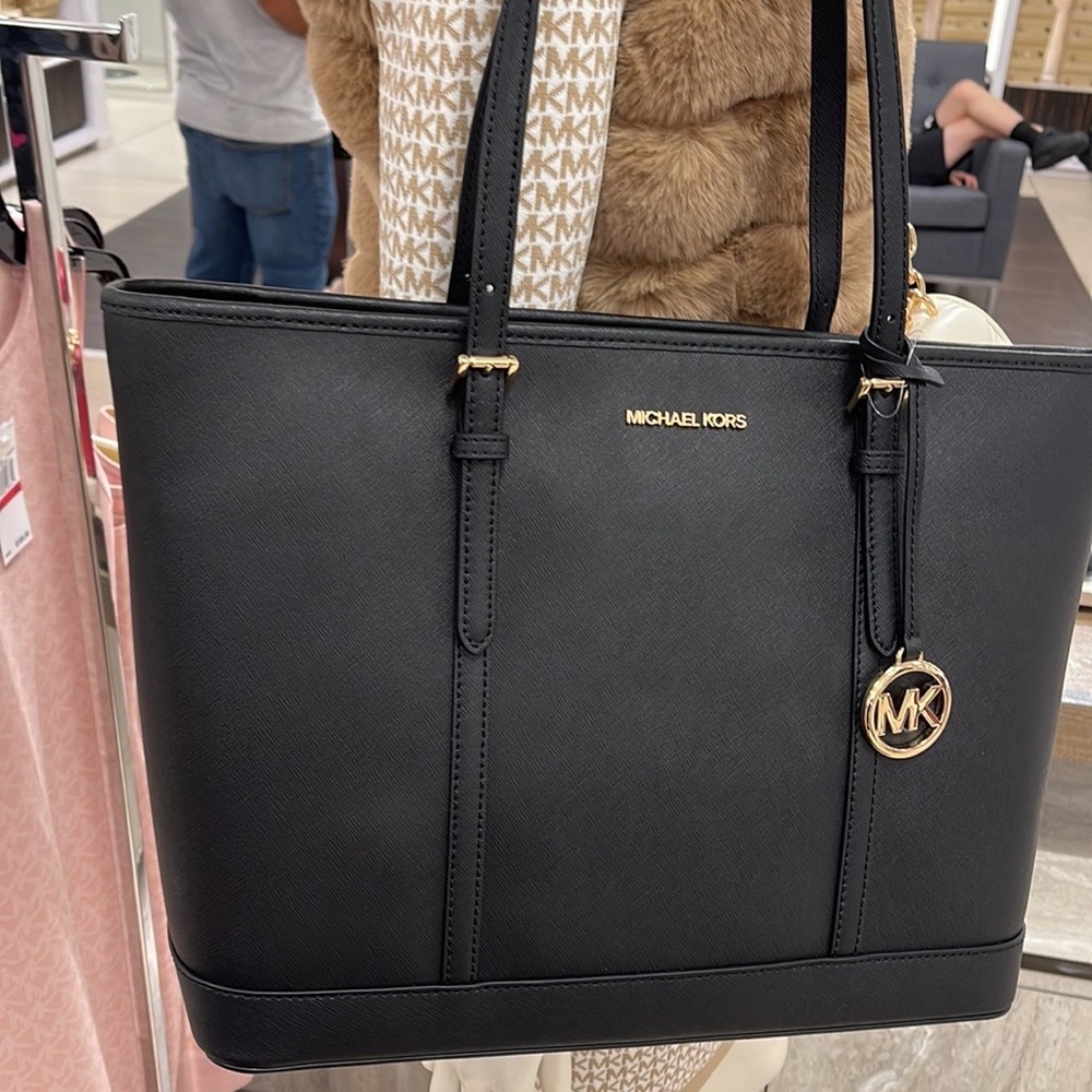 MICHAEL KORS
Jet Set Travel Large Top Zip Shoulder Tote Saffiano Leather
Black - Picture 12 of 16